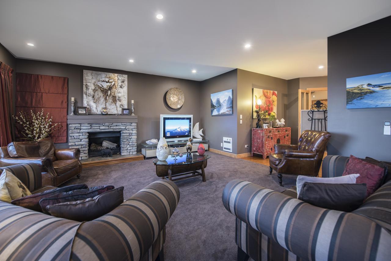 The Flying Trout Boutique Lodge Taupo Exterior photo
